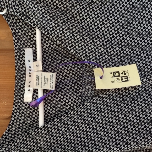 Max Studio Black and White Blouse Hi-Lo Lightweight Faux Wrap Blouse Size Small - Picture 2 of 9